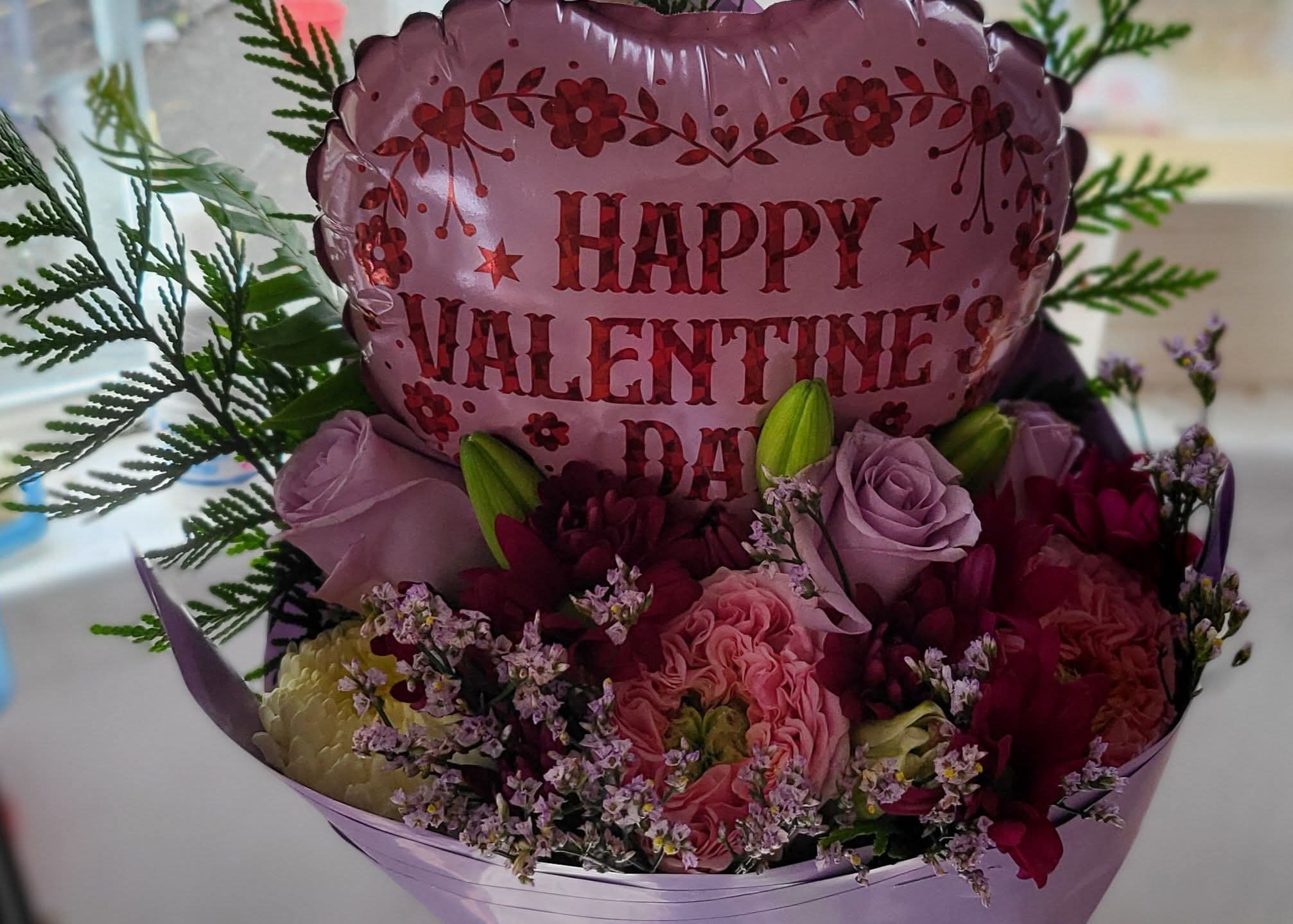 Small Traditional Wrapped bouquet